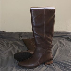 UGG W Leigh Boots size 10 brown